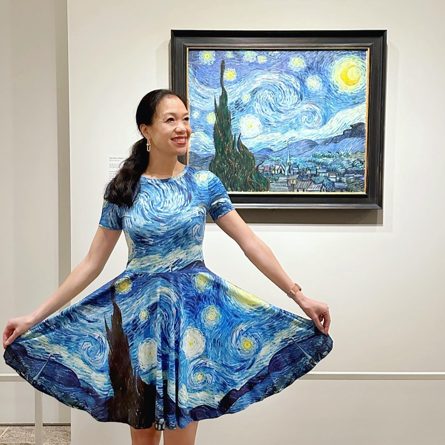 Vestido estampado La noche estrellada de Van Gogh