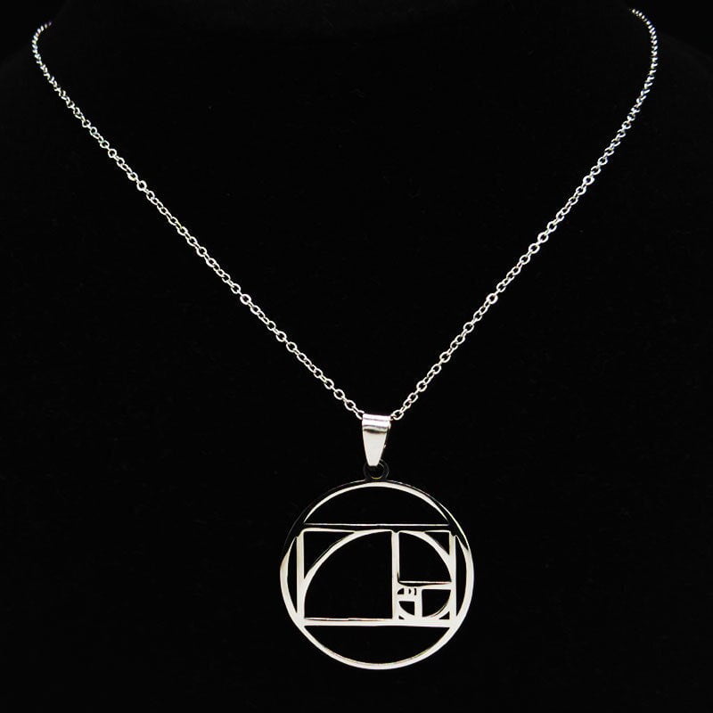 collar inspirado en la proporción áurea de fibonacci