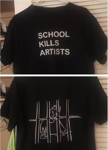 La escuela mata a los artistas camiseta