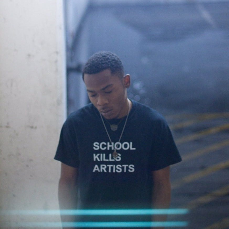 La escuela mata a los artistas camiseta