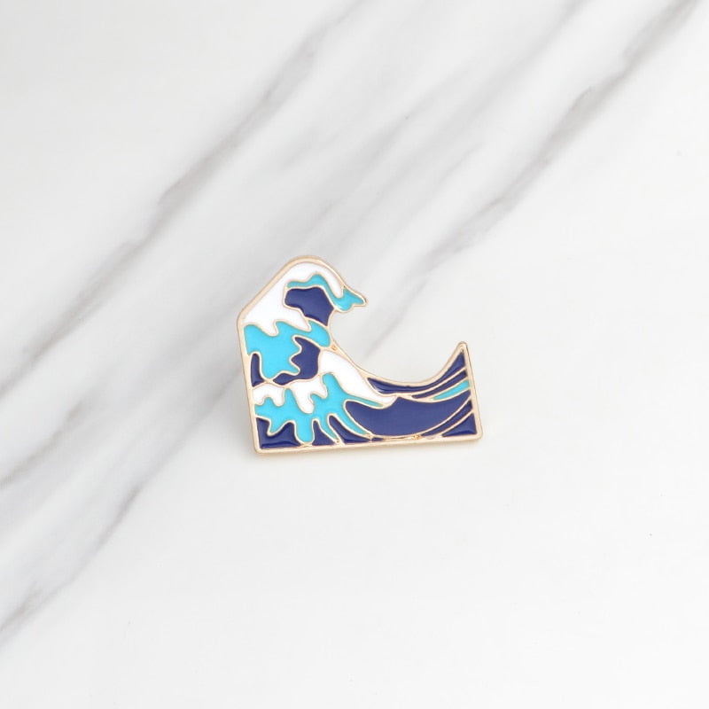 La grande vague de broche en émail kanagawa