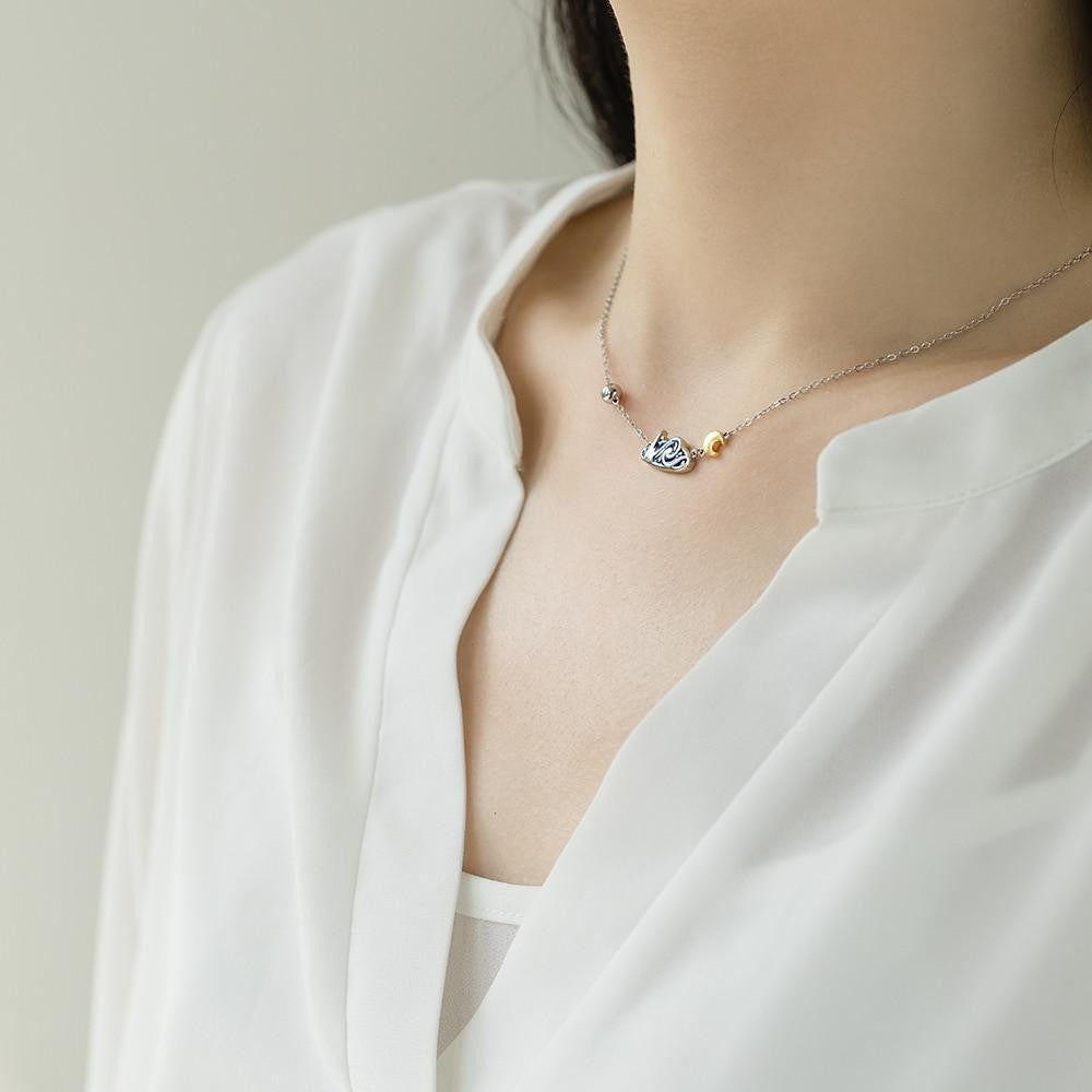 Collar inspirado en la noche estrellada de Van Gogh