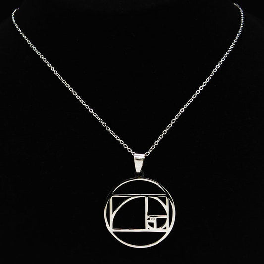 collar inspirado en la proporción áurea de fibonacci