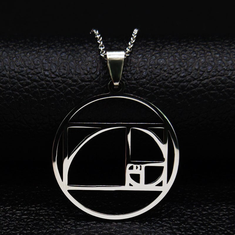 collar inspirado en la proporción áurea de fibonacci