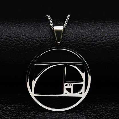 collar inspirado en la proporción áurea de fibonacci