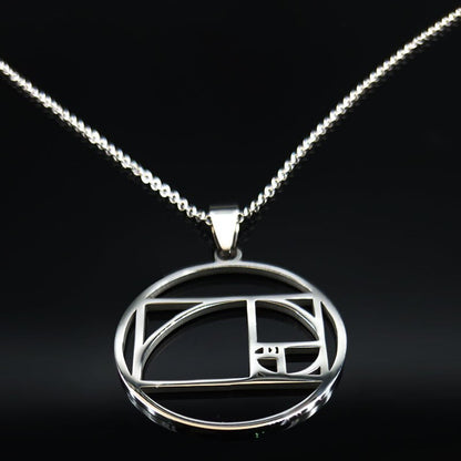 collar inspirado en la proporción áurea de fibonacci